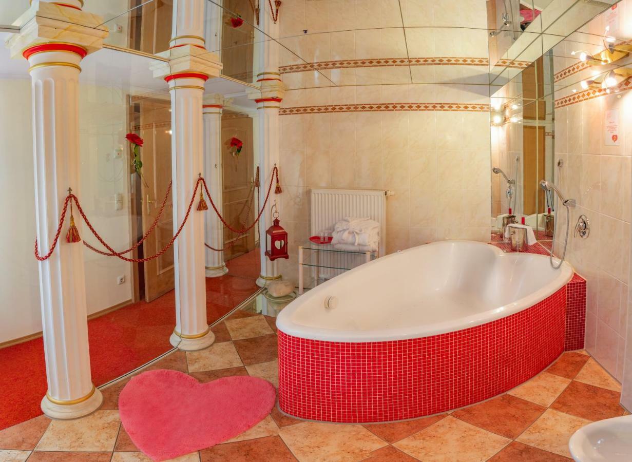 Koenig Ludwig Design Hotel Neu Zimmer Mit Sauna Oder Whirlpool Oder Mehr Altötting Exterior foto